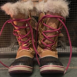 Sorel Beige Faux Fur Footwear size 8 1/2